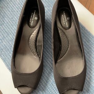 Item #118 Ladies Dress Shoes